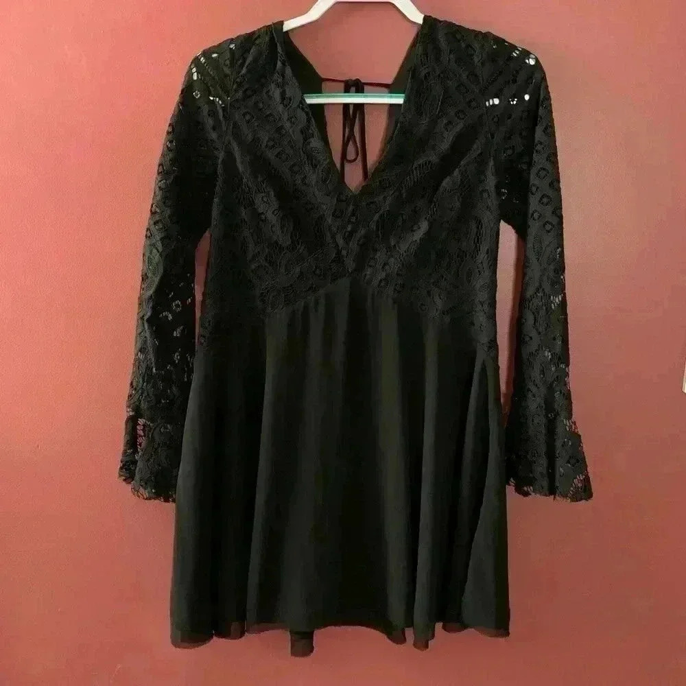 Tularosa Black Lace Dress - Picture 2 of 7